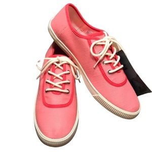 🌟NWT🌟 Toms Carmel Sneaker in Strawberry Milkshake Heritage Canvas